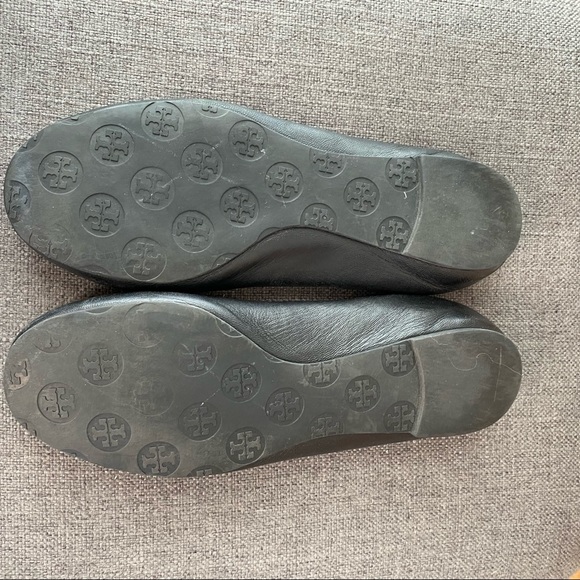 Tory Burch black medallion flats 8.5 - Picture 4 of 4